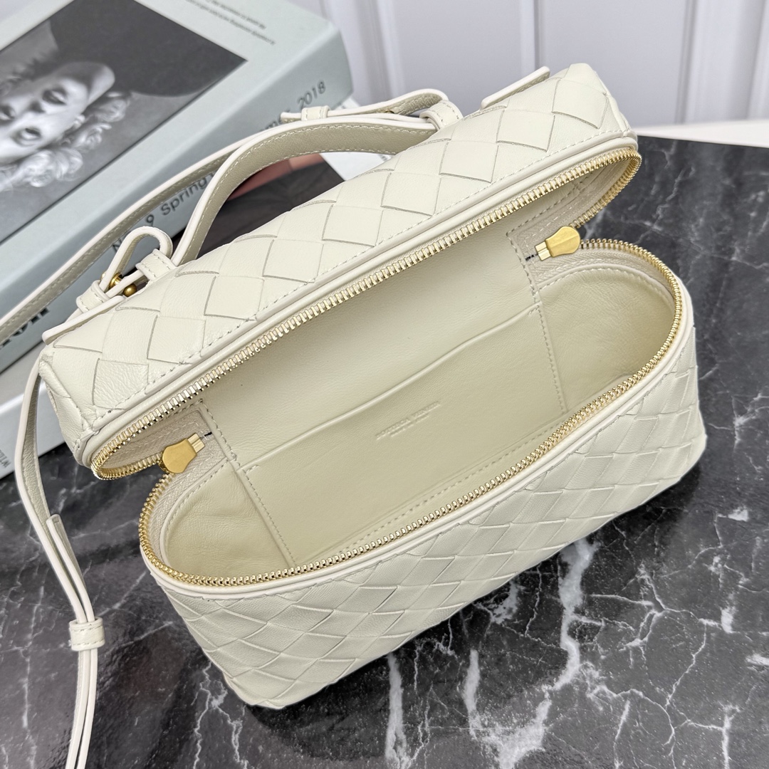 Bottega Veneta Style Crossbody Bag Bags Crossbody Bag detail image 6 from source 765988