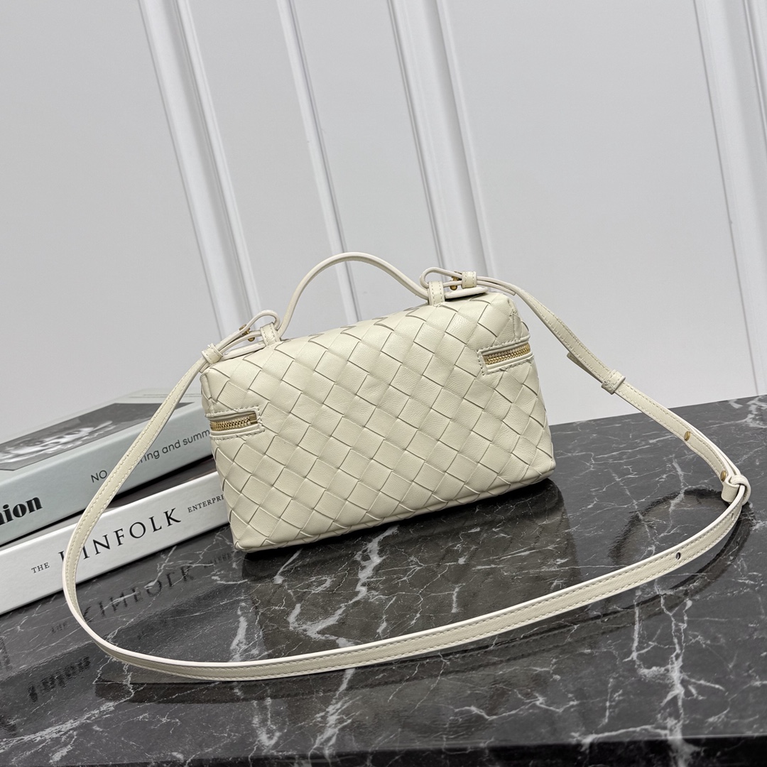 Bottega Veneta Style Crossbody Bag Bags Crossbody Bag detail image 2 from source 765988