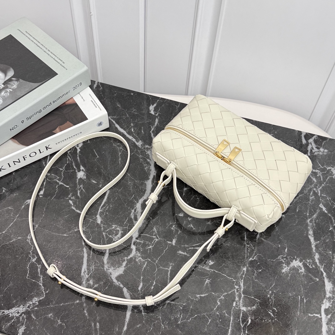 Bottega Veneta Style Crossbody Bag Bags Crossbody Bag detail image 4 from source 765988