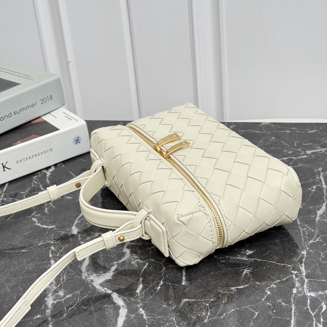 Bottega Veneta Style Crossbody Bag Bags Crossbody Bag detail image 3 from source 765988
