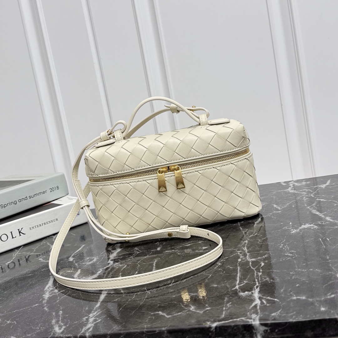 Bottega Veneta Style Crossbody Bag Bags Crossbody Bag detail image 1 from source 765988