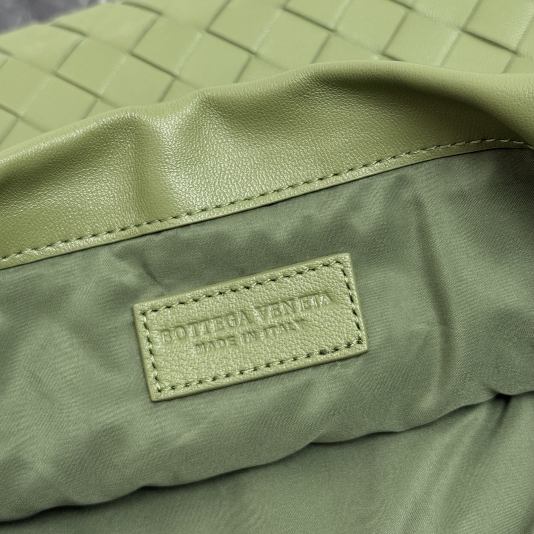 Bottega Veneta Style Pink Nylon Shoulder Bag style reference detail image 6 from source 771780