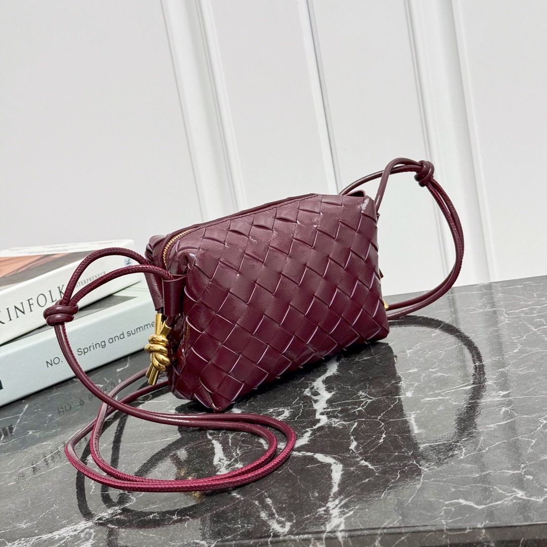Bottega Veneta Style Red Leather Bag style reference detail image 2 from source 771840
