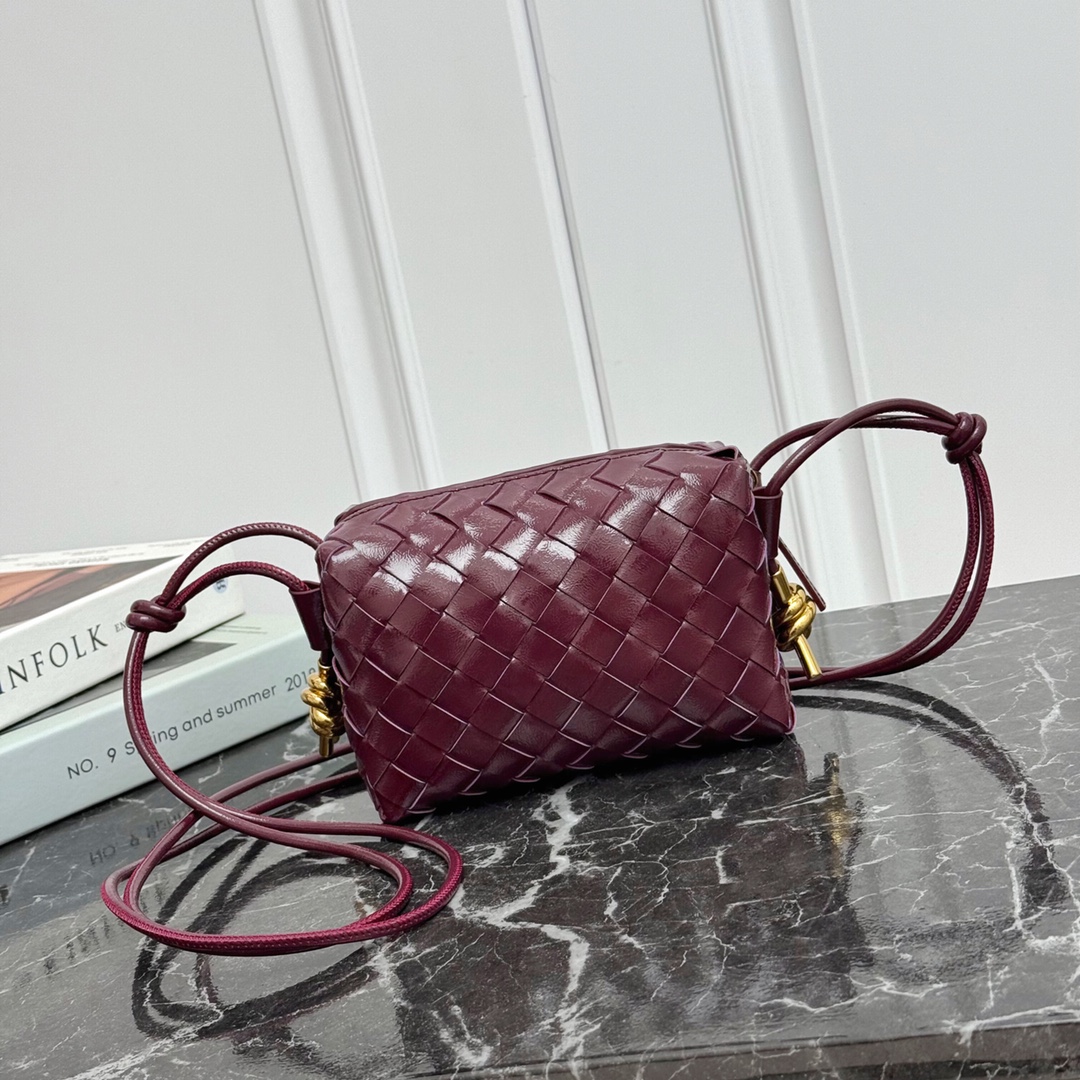 Bottega Veneta Style Red Leather Bag style reference detail image 1 from source 771840
