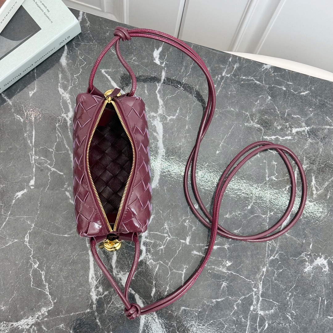 Bottega Veneta Style Red Leather Bag style reference detail image 5 from source 771840