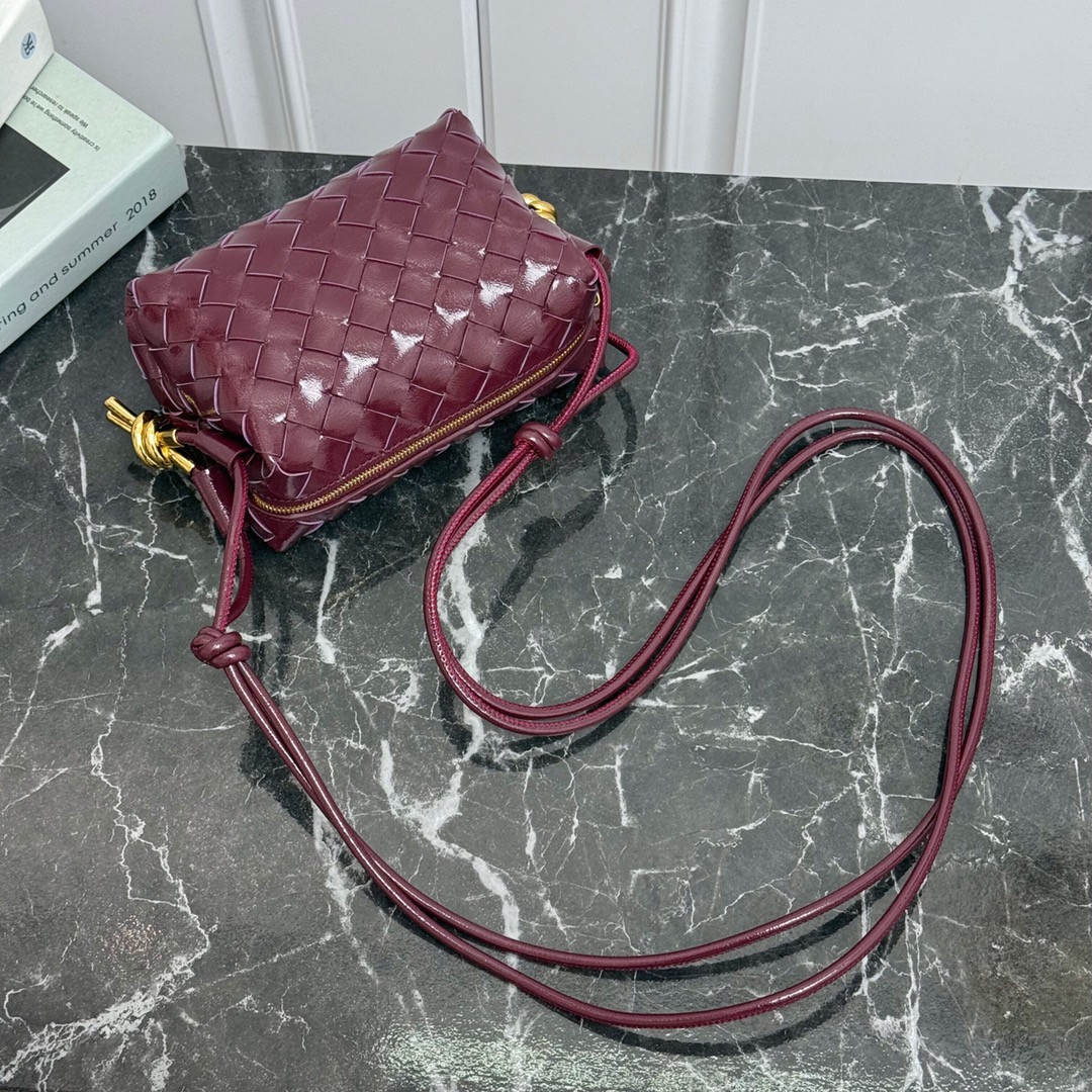 Bottega Veneta Style Red Leather Bag style reference detail image 3 from source 771840