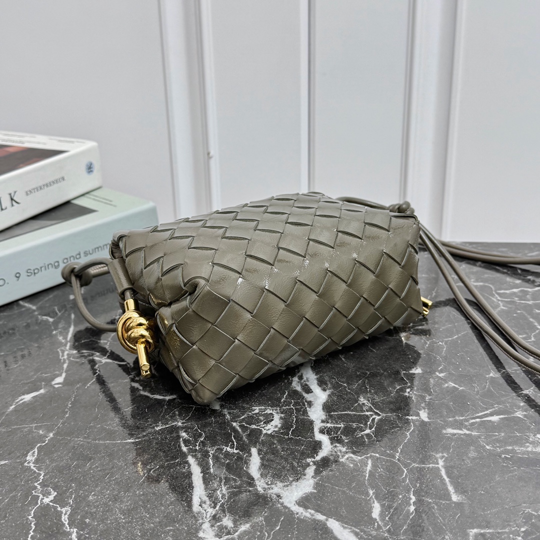 Bottega Veneta Style Leather Bag style reference detail image 4 from source 771841