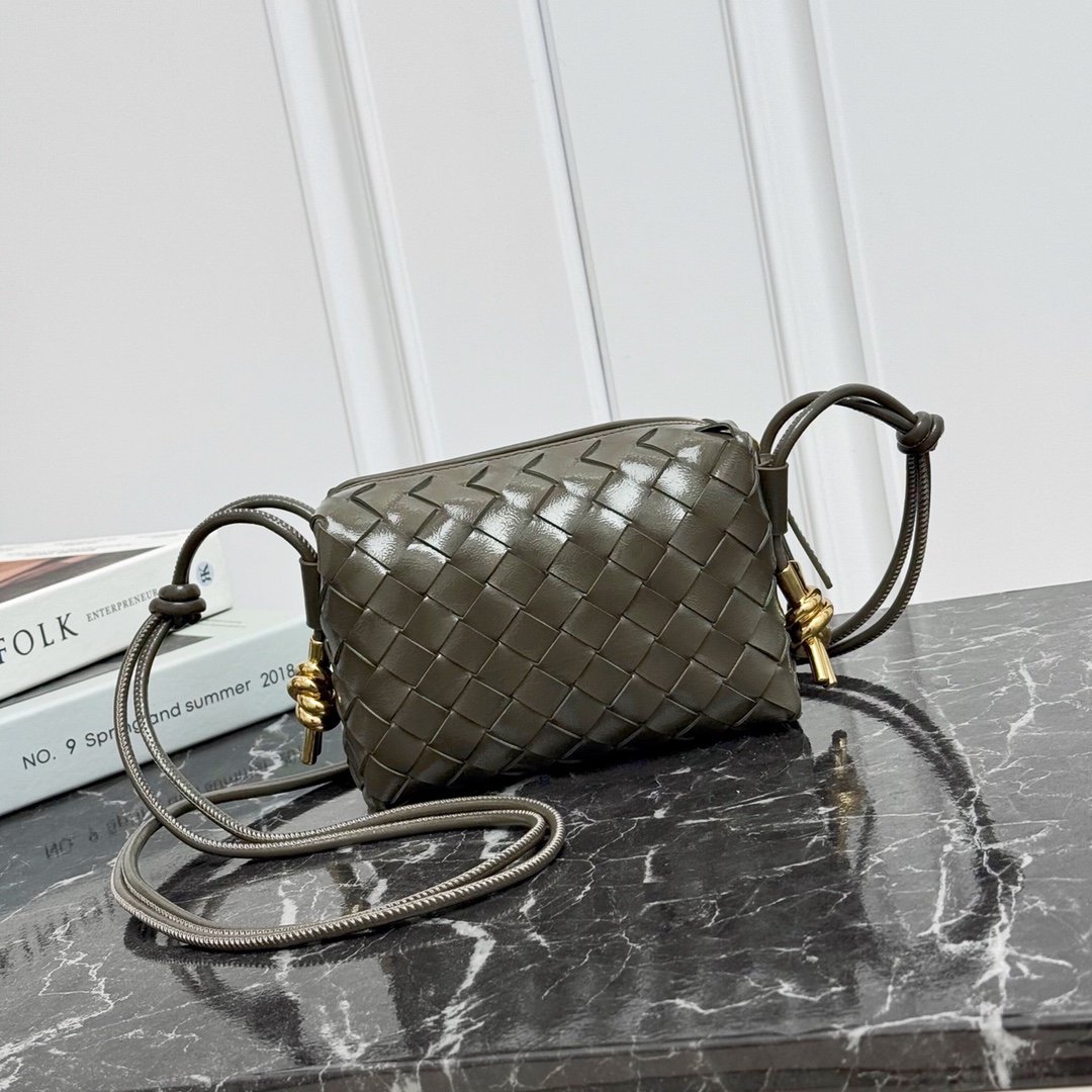 Bottega Veneta Style Leather Bag style reference detail image 1 from source 771841