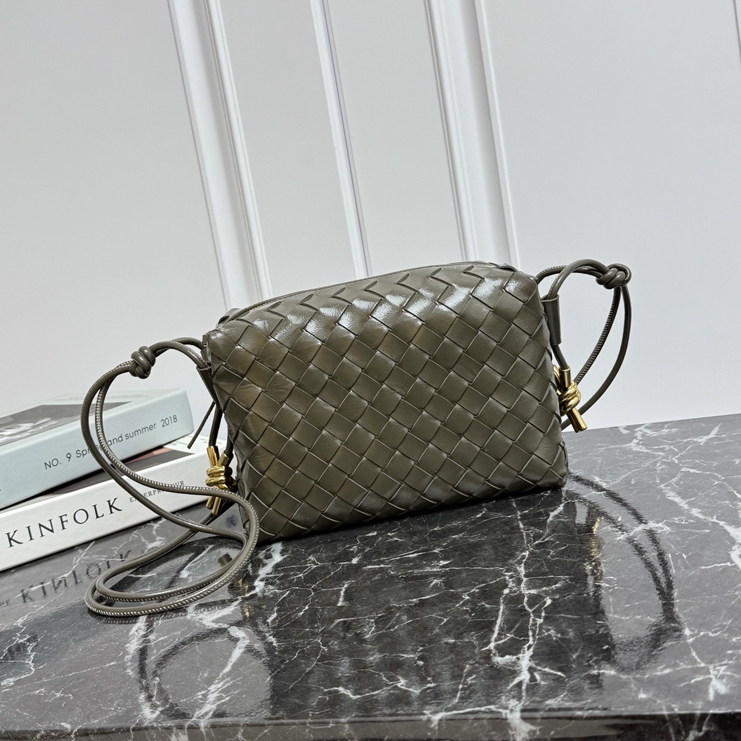 Bottega Veneta Style Leather Bag style reference detail image 1 from source 771833
