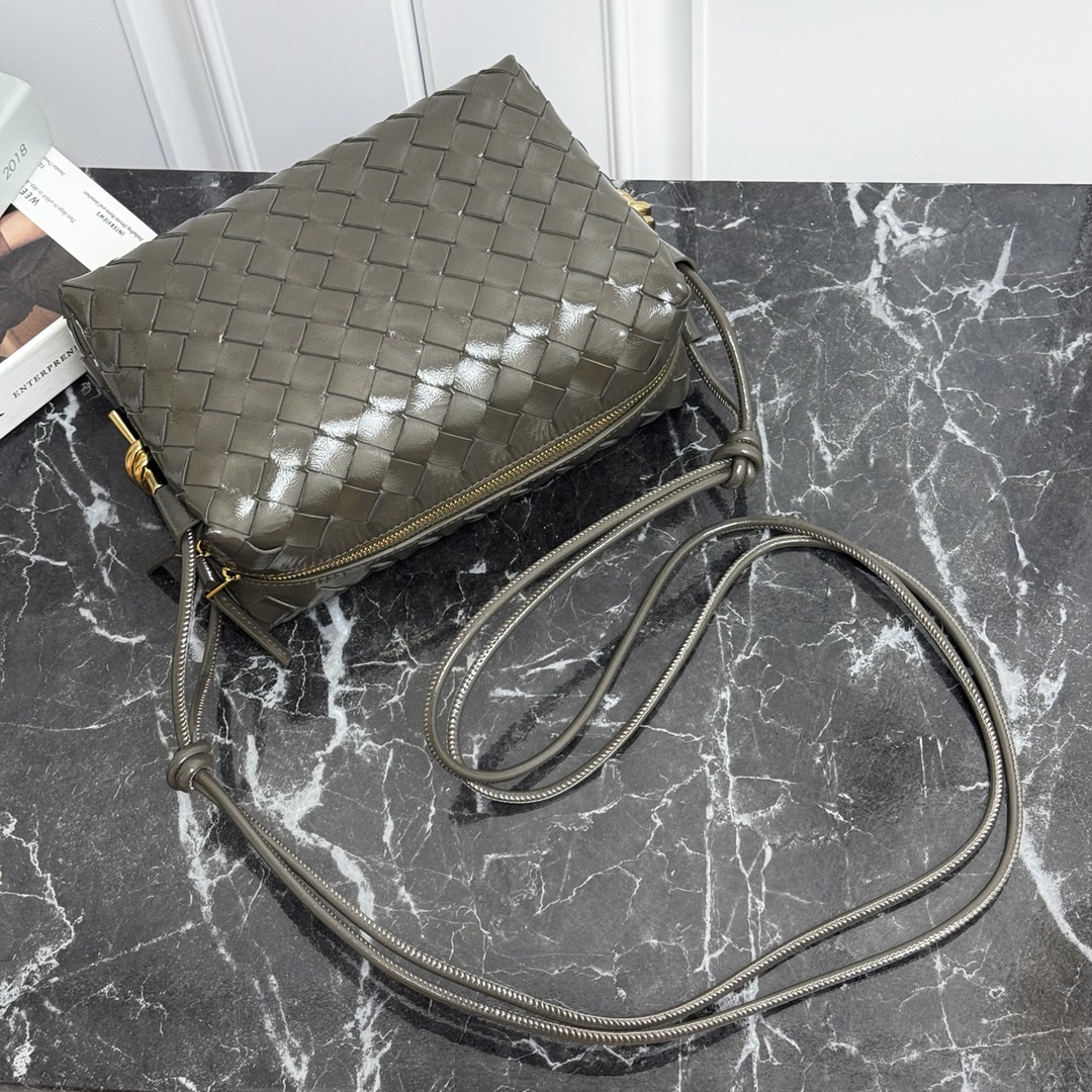 Bottega Veneta Style Leather Bag style reference detail image 4 from source 771833