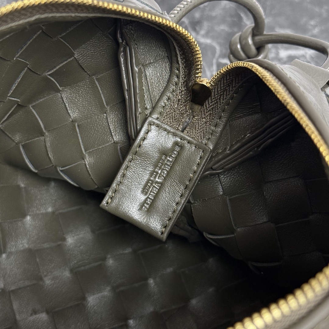 Bottega Veneta Style Leather Bag style reference detail image 6 from source 771833
