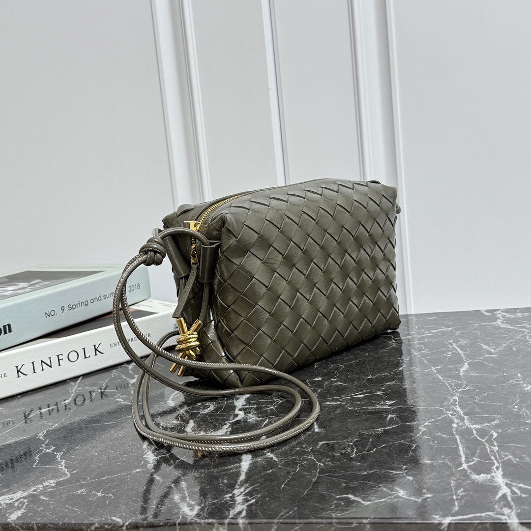 Bottega Veneta Style Leather Bag style reference detail image 2 from source 771833