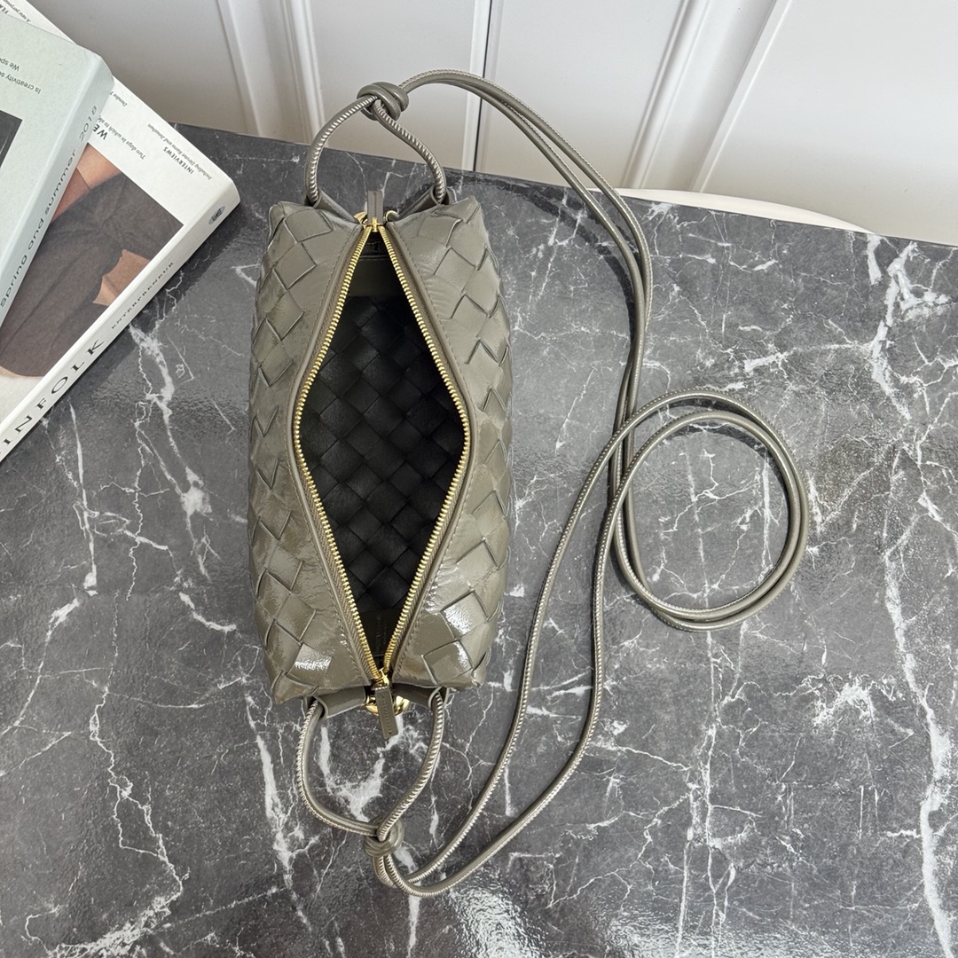 Bottega Veneta Style Leather Bag style reference detail image 5 from source 771833