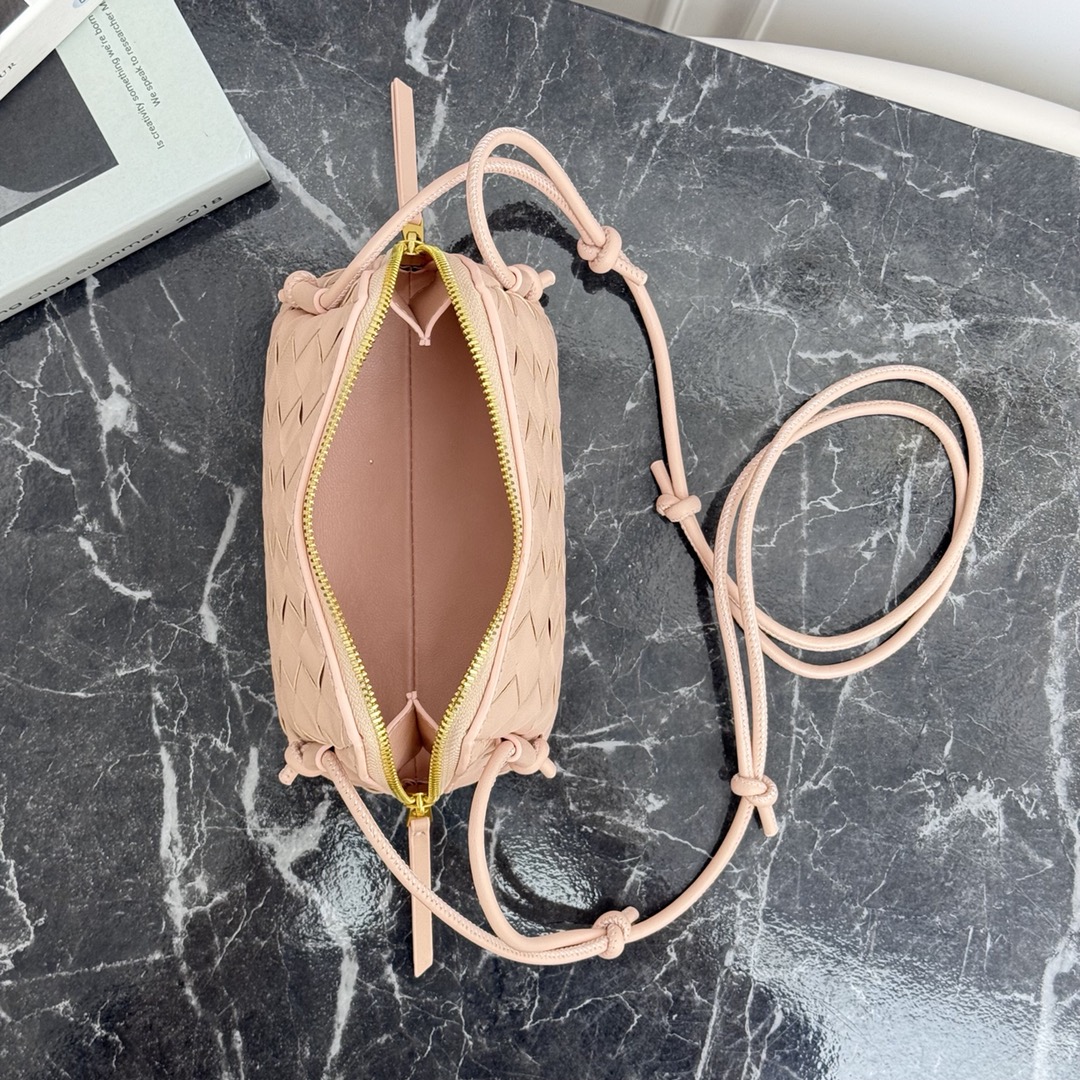 Bottega Veneta Style Pink Crossbody Bag style reference detail image 5 from source 771794