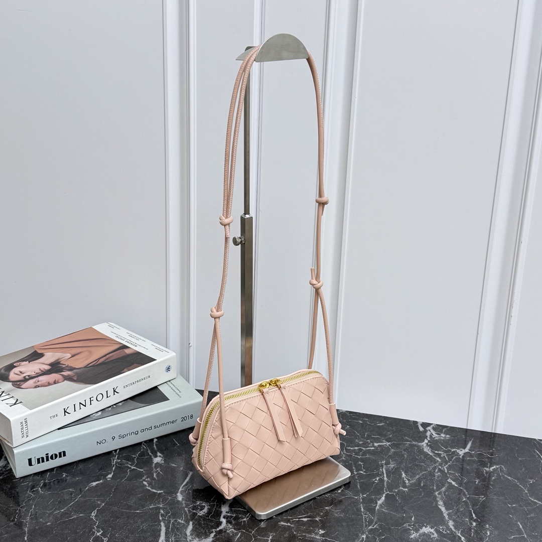 Bottega Veneta Style Pink Crossbody Bag style reference detail image 2 from source 771794