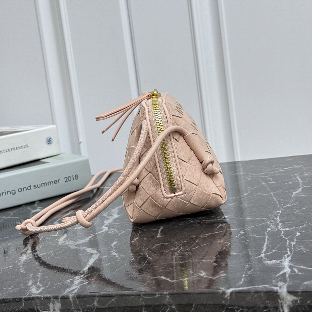 Bottega Veneta Style Pink Crossbody Bag style reference detail image 3 from source 771794