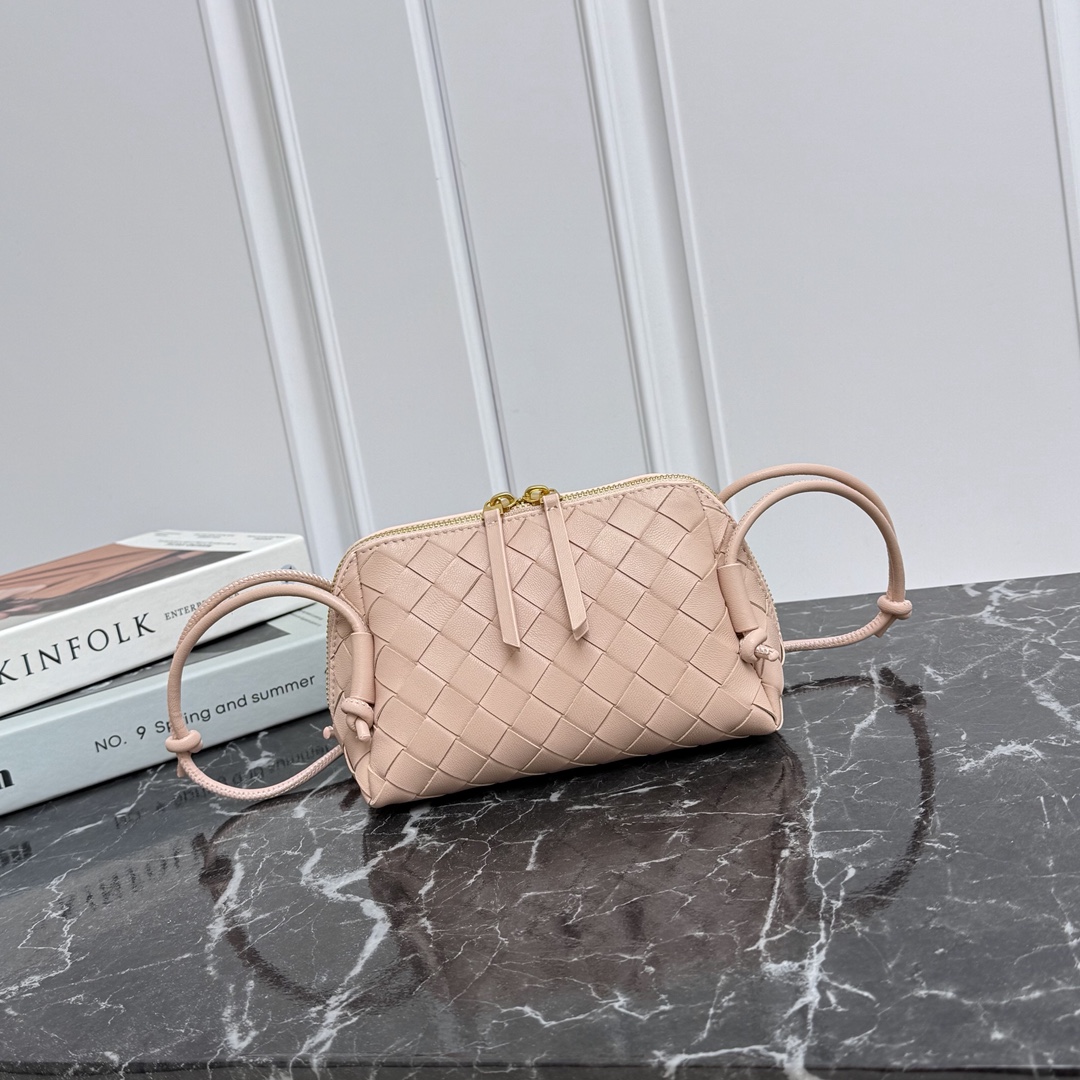 Bottega Veneta Style Pink Crossbody Bag style reference detail image 1 from source 771794