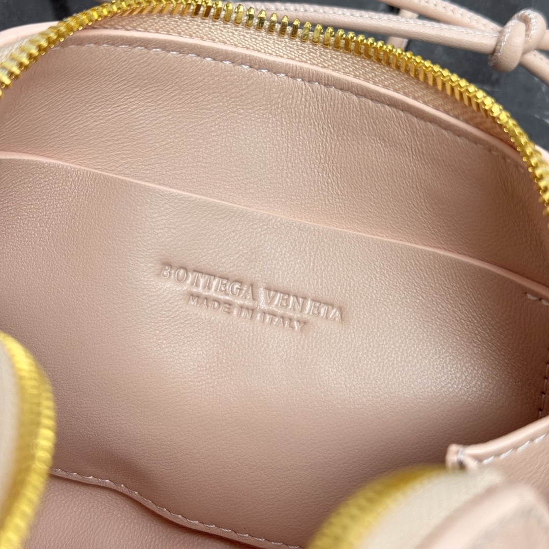 Bottega Veneta Style Pink Crossbody Bag style reference detail image 6 from source 771794
