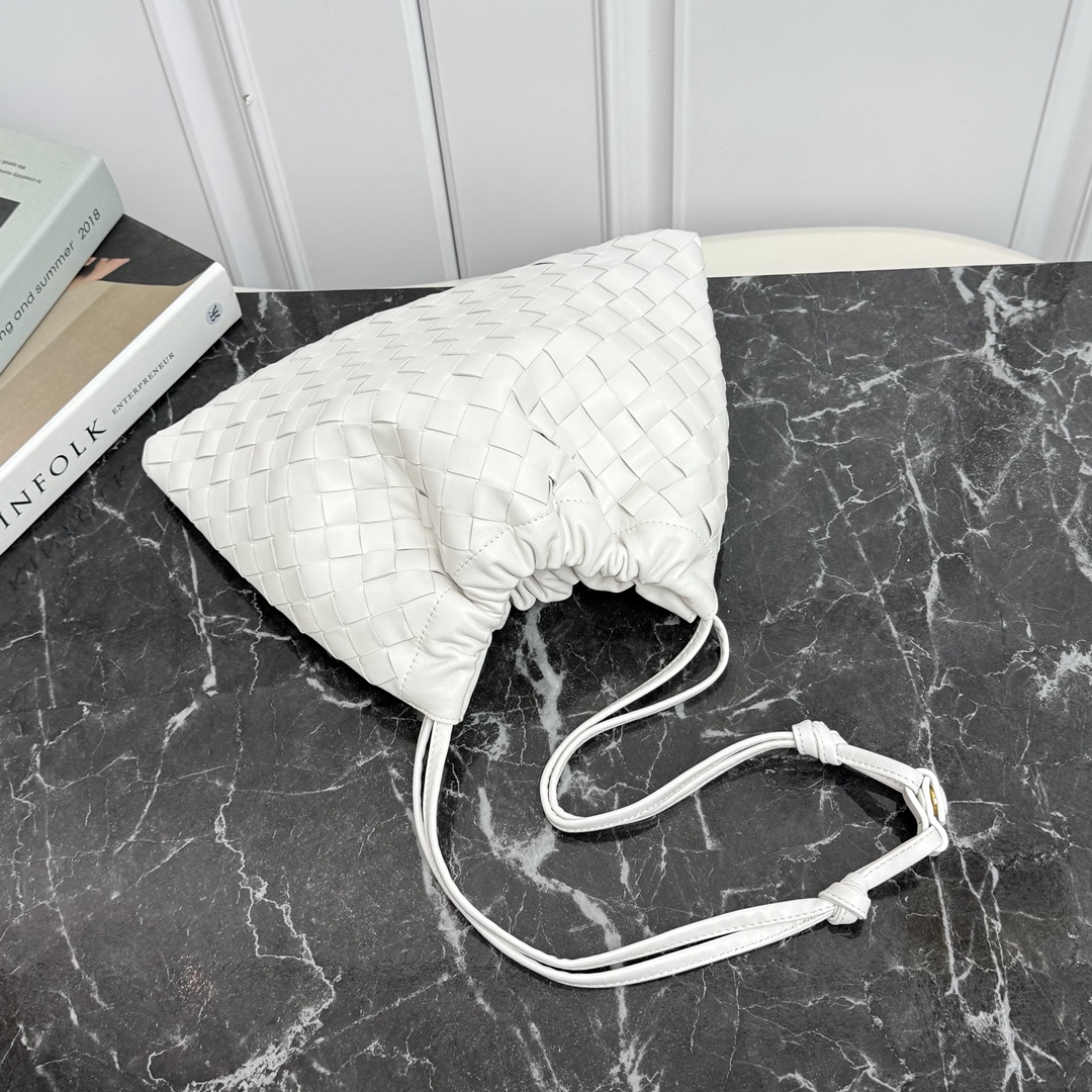 Bottega Veneta Style White Nylon Shoulder Bag style reference detail image 2 from source 771781