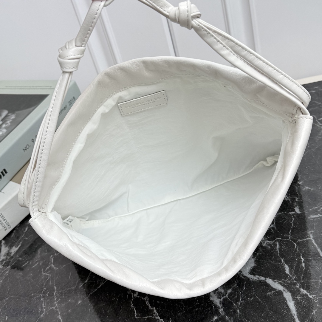 Bottega Veneta Style White Nylon Shoulder Bag style reference detail image 5 from source 771781