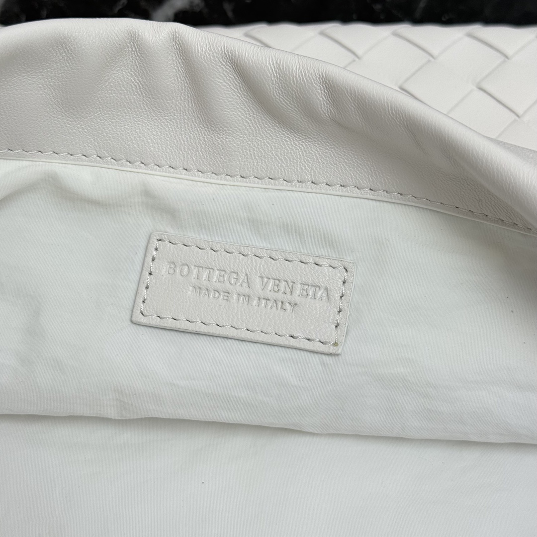 Bottega Veneta Style White Nylon Shoulder Bag style reference detail image 6 from source 771781
