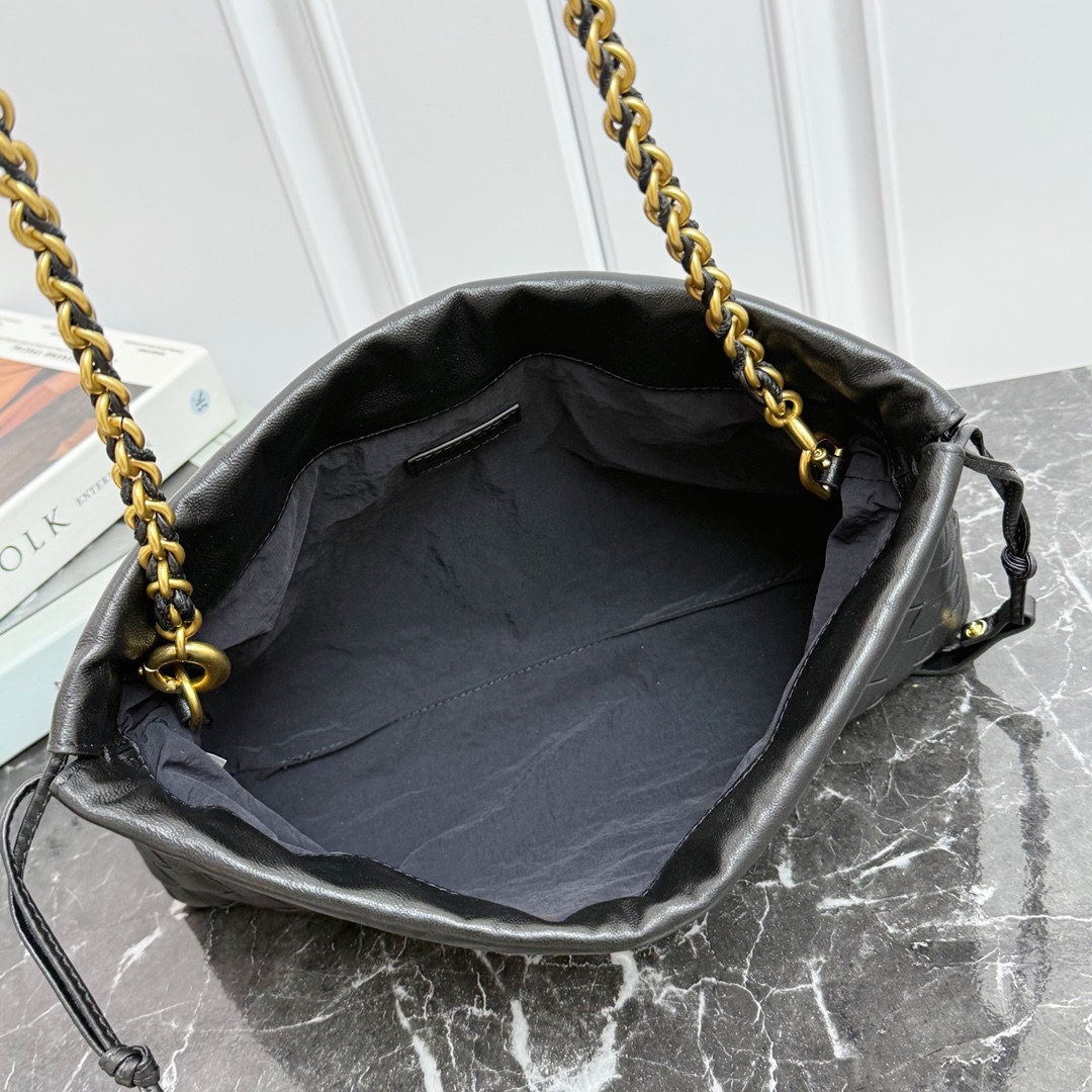 Bottega Veneta Style Black Nylon Shoulder Bag style reference detail image 6 from source 771798