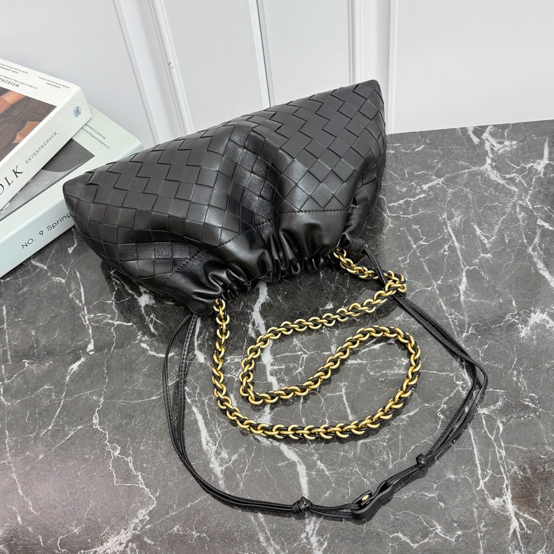 Bottega Veneta Style Black Nylon Shoulder Bag style reference detail image 3 from source 771798