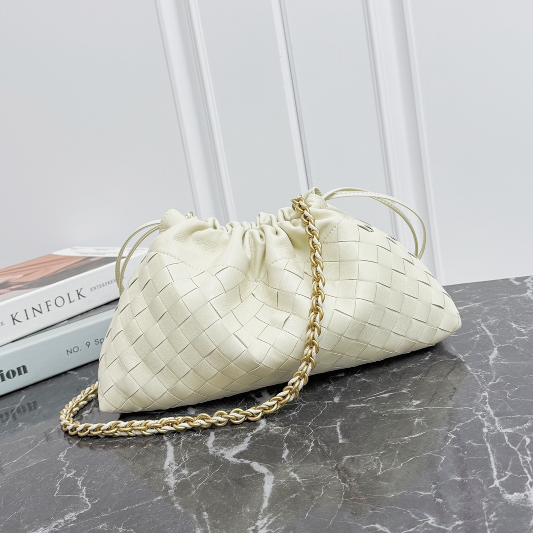 Bottega Veneta Style White Nylon Shoulder Bag style reference detail image 1 from source 771799