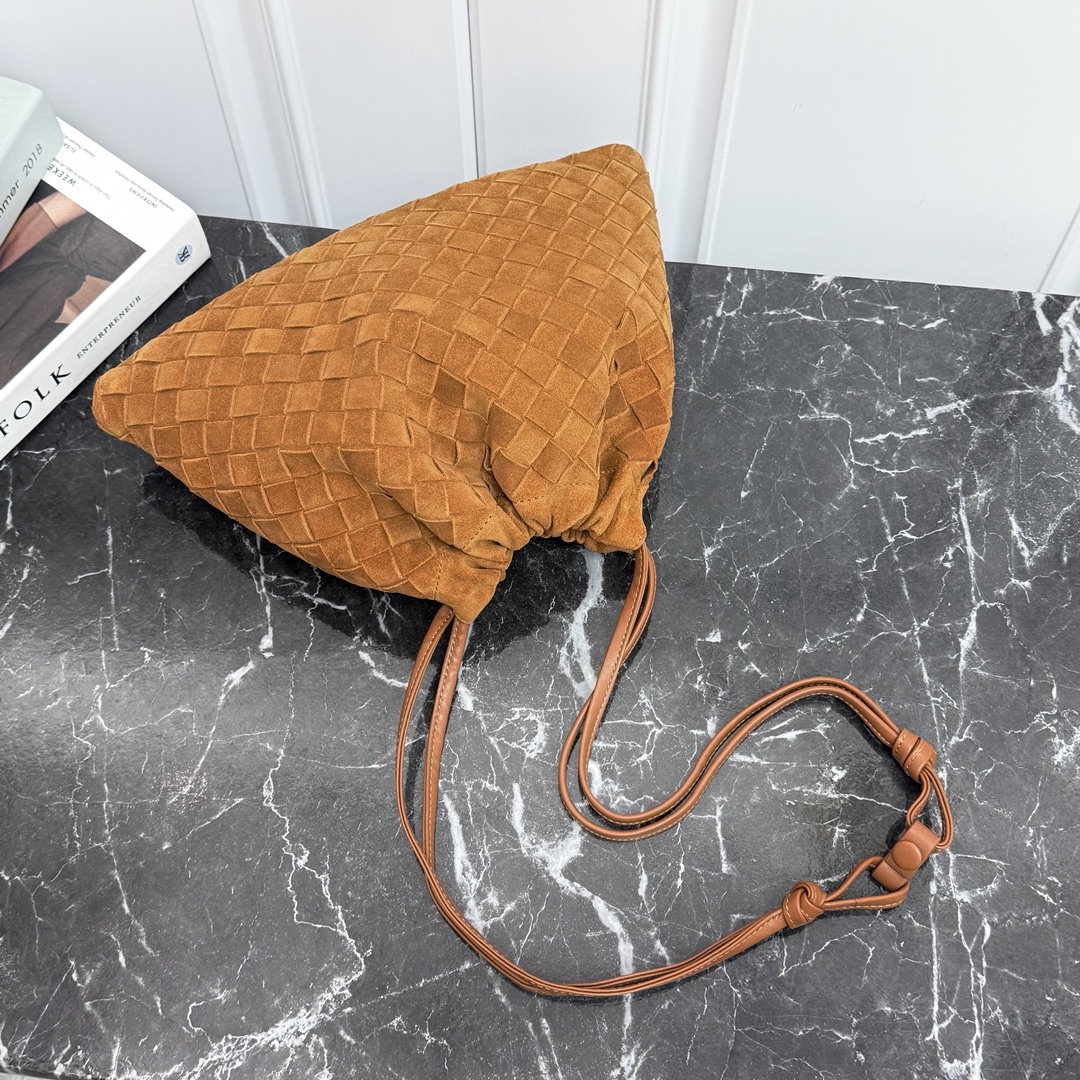 Bottega Veneta Style Pink Nylon Shoulder Bag style reference detail image 2 from source 771782