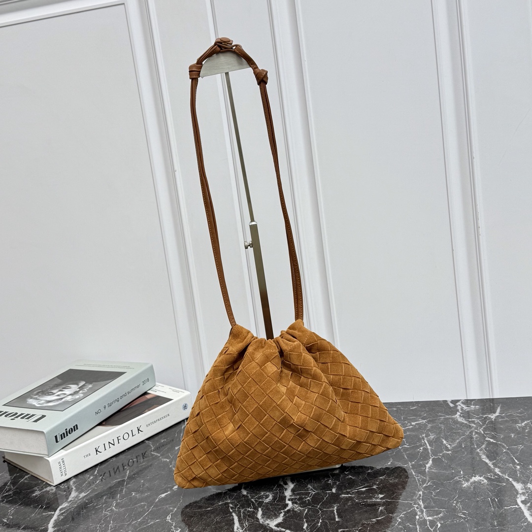 Bottega Veneta Style Pink Nylon Shoulder Bag style reference detail image 1 from source 771782