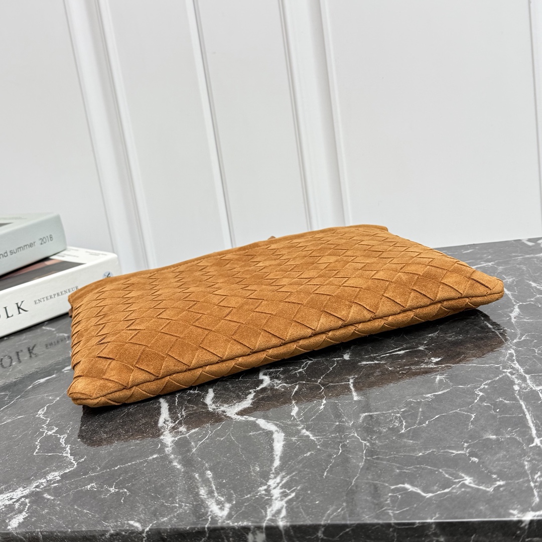 Bottega Veneta Style Pink Nylon Shoulder Bag style reference detail image 4 from source 771782