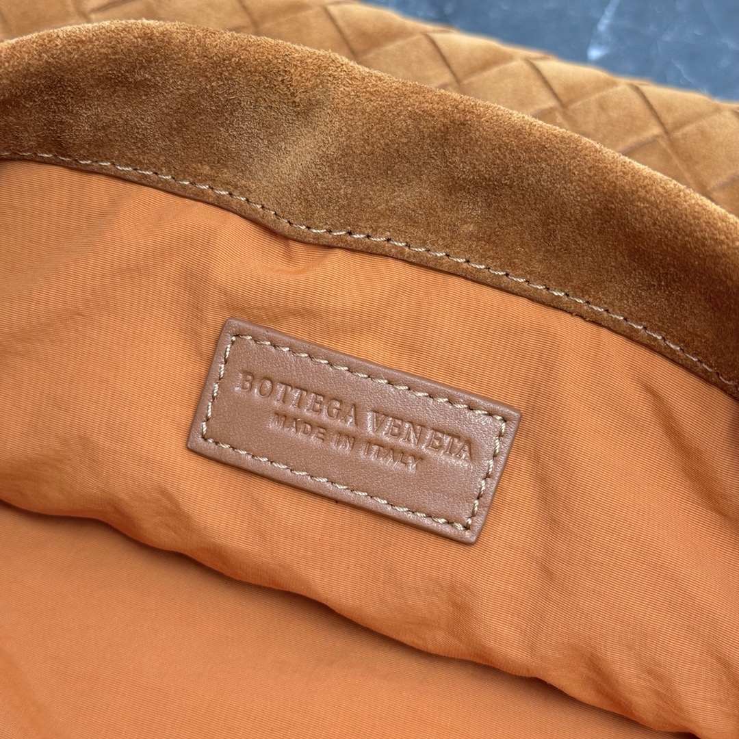 Bottega Veneta Style Pink Nylon Shoulder Bag style reference detail image 6 from source 771782