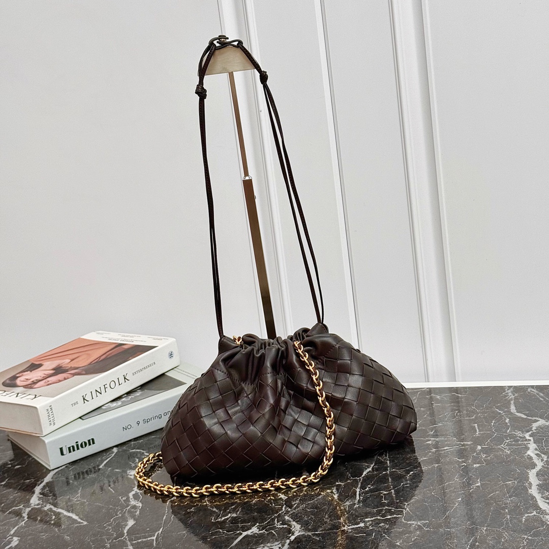 Bottega Veneta Style Brown Nylon Shoulder Bag style reference detail image 1 from source 771801