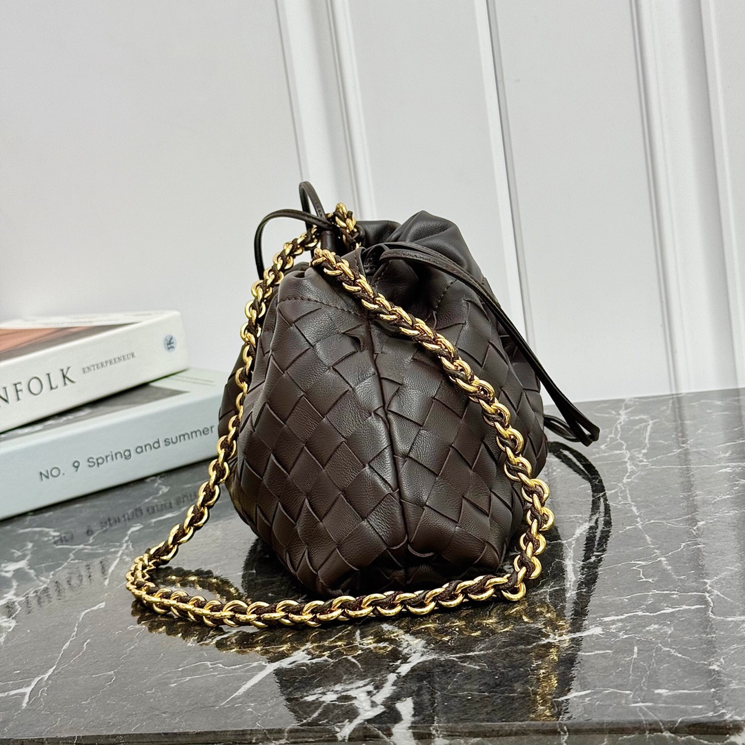 Bottega Veneta Style Brown Nylon Shoulder Bag style reference detail image 3 from source 771801