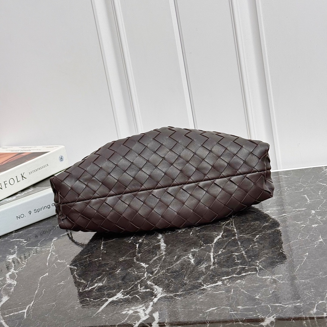 Bottega Veneta Style Brown Nylon Shoulder Bag style reference detail image 4 from source 771801