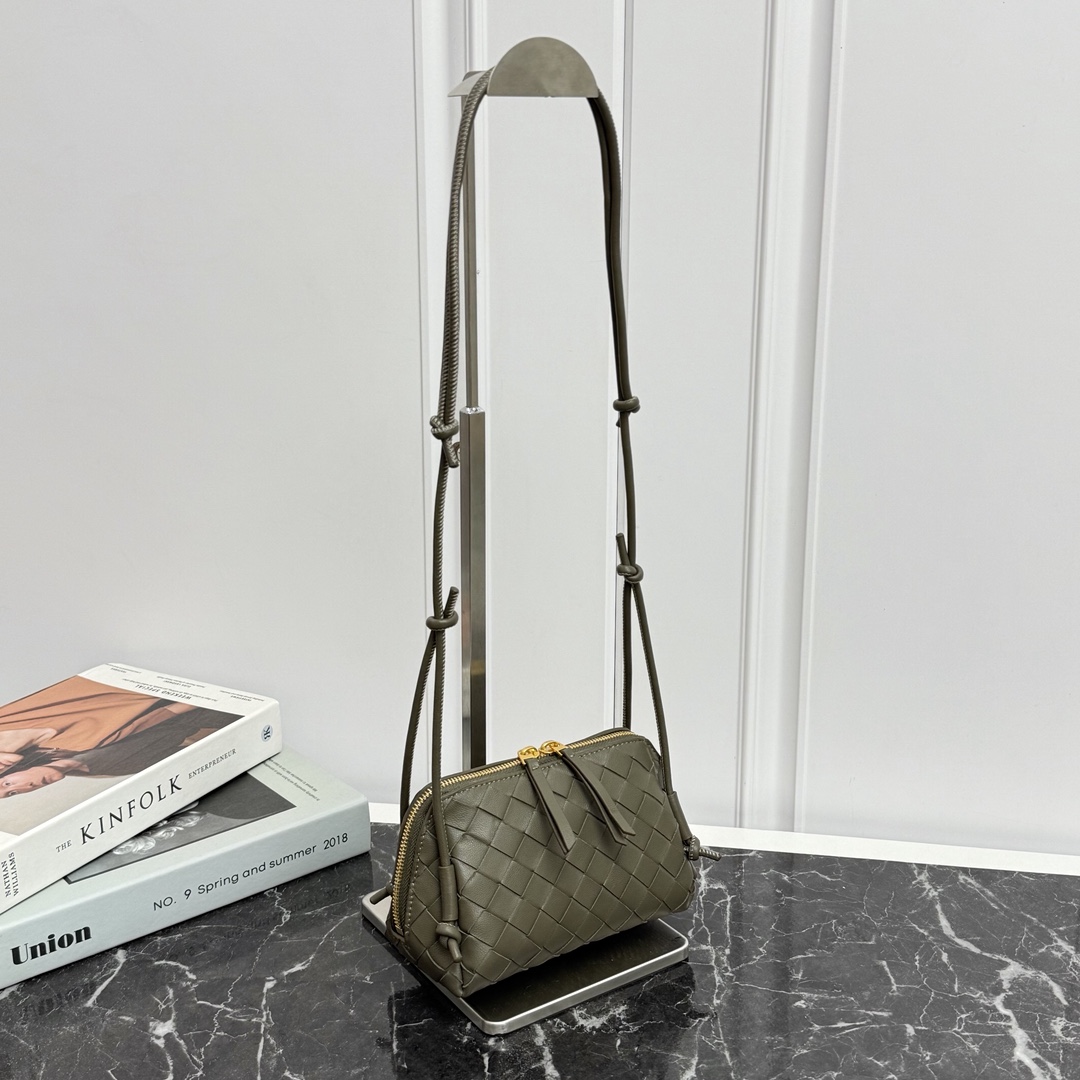 Bottega Veneta Style Green Crossbody Bag Bags Crossbody Bag detail image 1 from source 771795