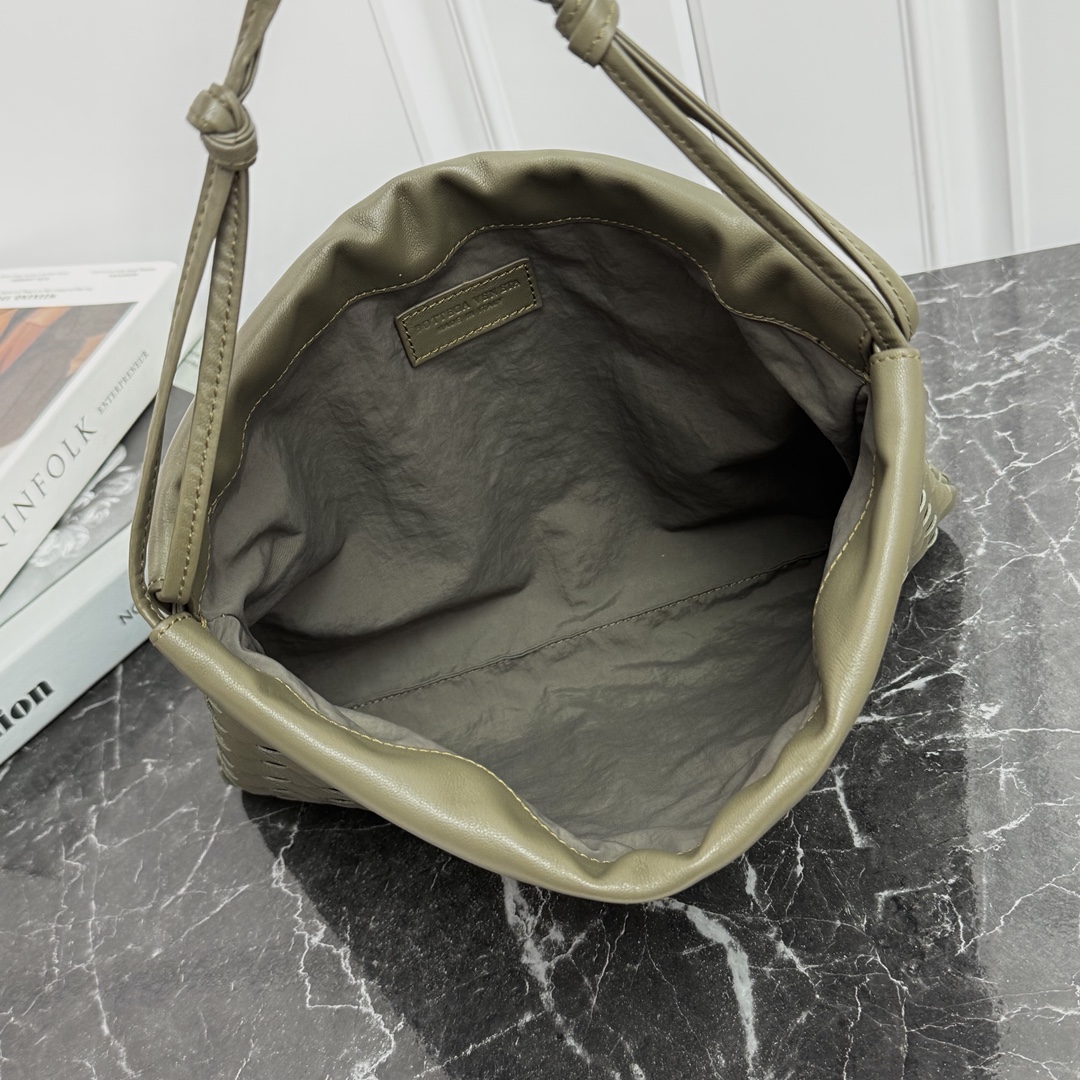 Bottega Veneta Style Green Nylon Shoulder Bag Bags Shoulder Bag detail image 5 from source 717124