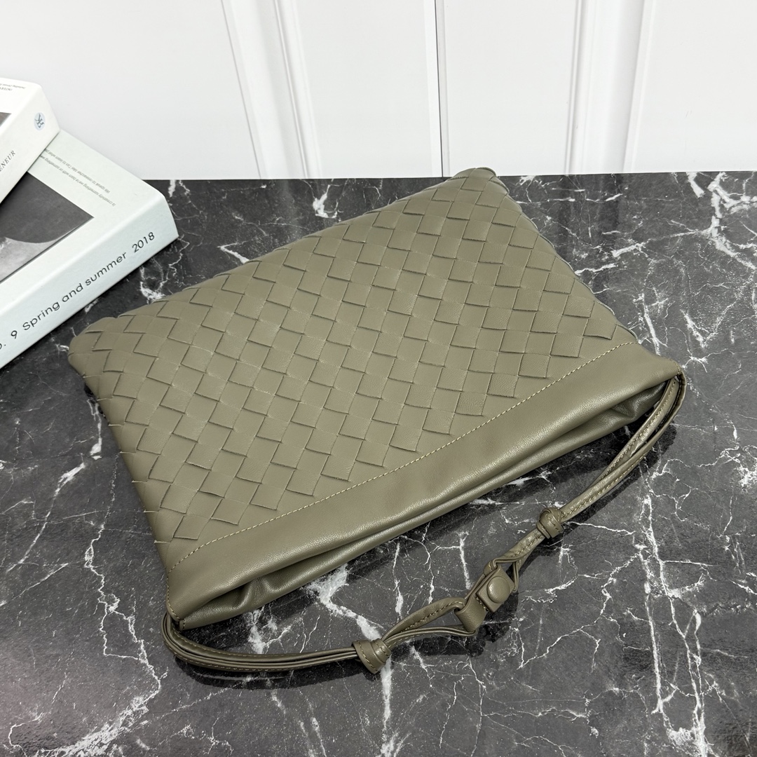 Bottega Veneta Style Green Nylon Shoulder Bag Bags Shoulder Bag detail image 3 from source 717124
