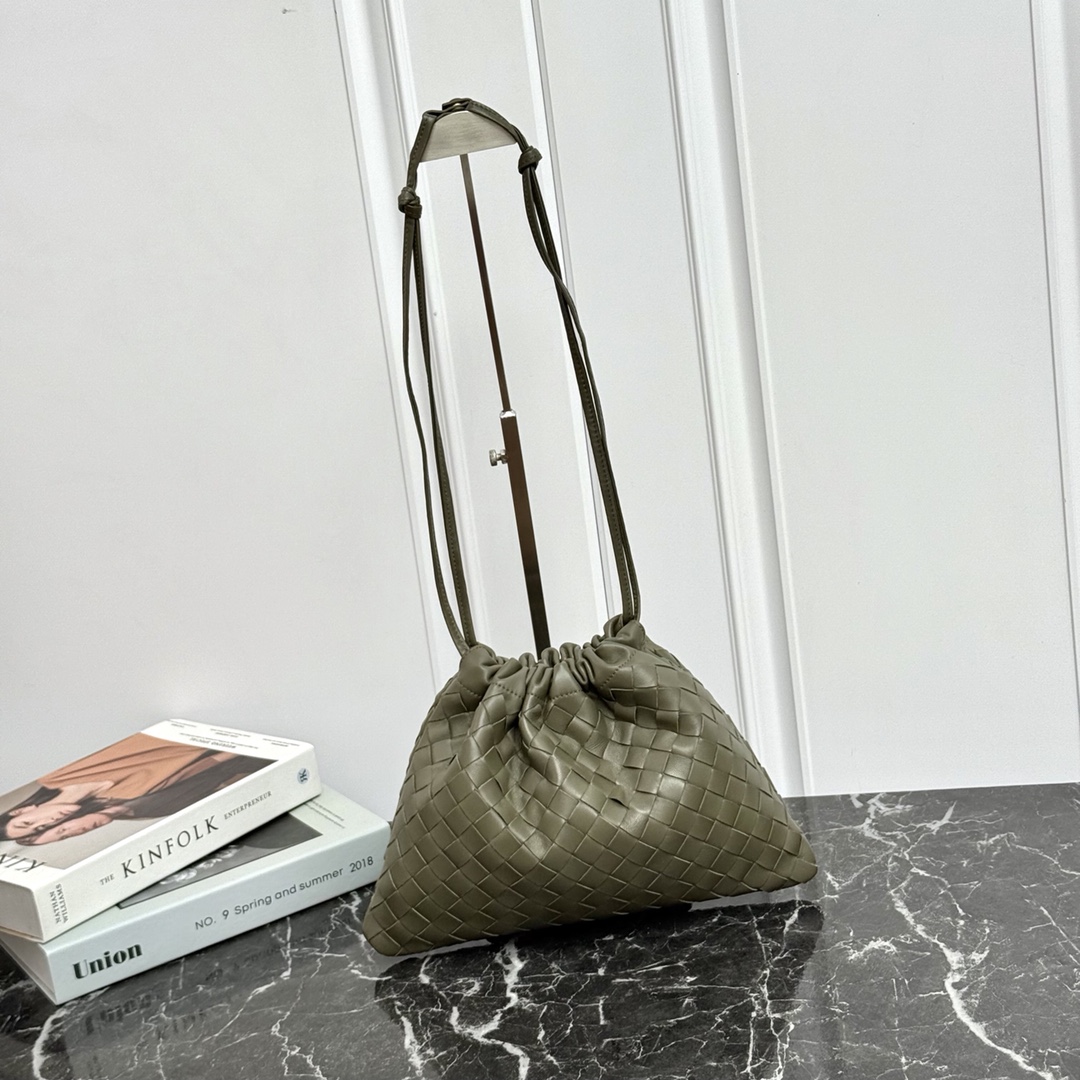 Bottega Veneta Style Green Nylon Shoulder Bag Bags Shoulder Bag detail image 1 from source 717124