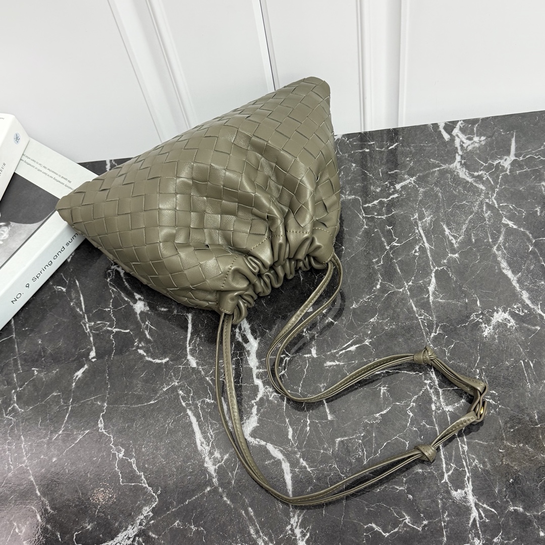 Bottega Veneta Style Green Nylon Shoulder Bag Bags Shoulder Bag detail image 2 from source 717124