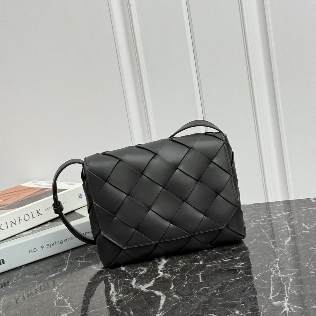 Bottega Veneta Diago сумка через плечо зернистая кожа плетение клапан магнитная застёжка