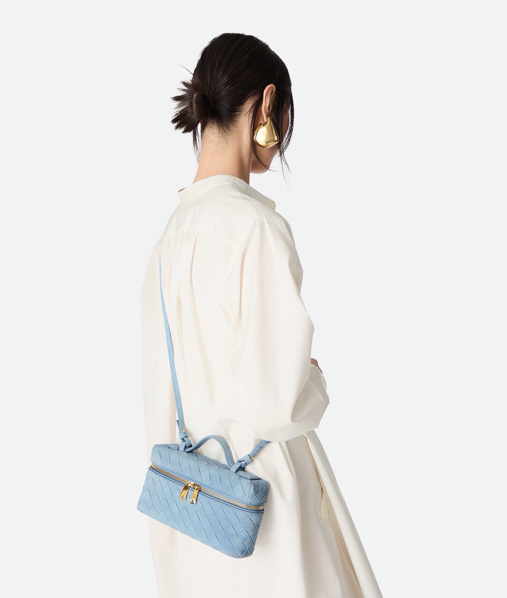 Bottega Veneta Style Blue Crossbody Bag style reference detail image 7 from source 765990
