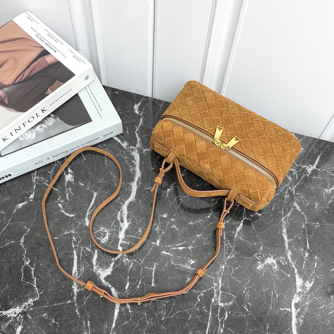 Bottega Veneta Style Crossbody Bag Bags Crossbody Bag detail image 4 from source 765991
