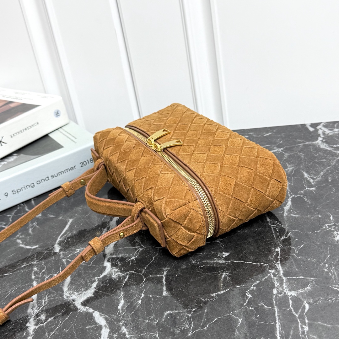 Bottega Veneta Style Crossbody Bag Bags Crossbody Bag detail image 3 from source 765991