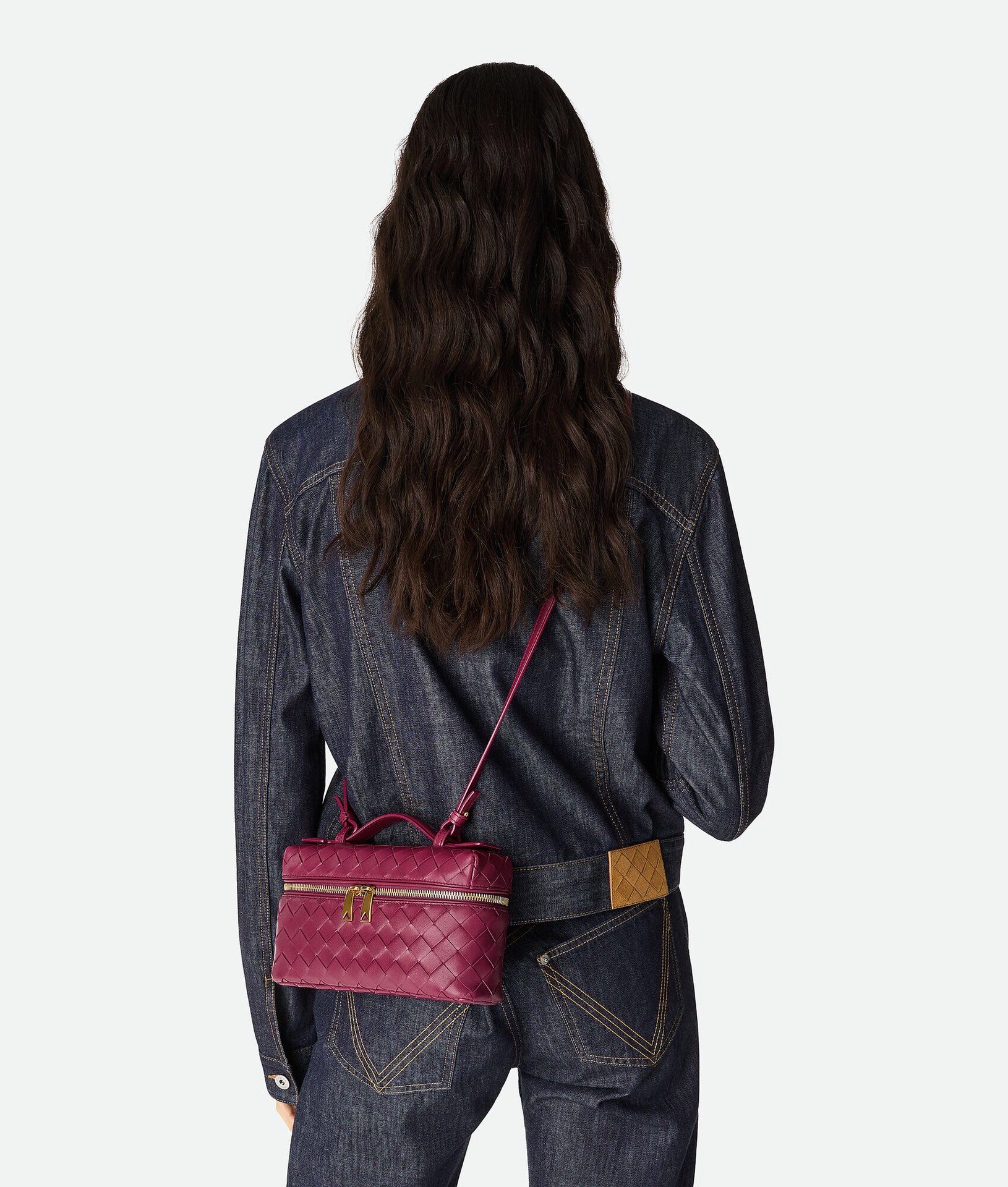 Bottega Veneta Style Crossbody Bag style reference detail image 7 from source 765992