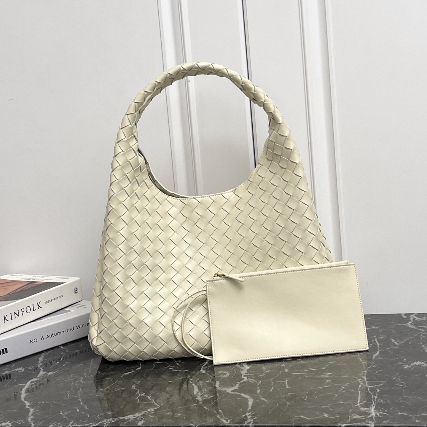 Bottega Veneta Campana большой плетёный из ягнёнковой кожи