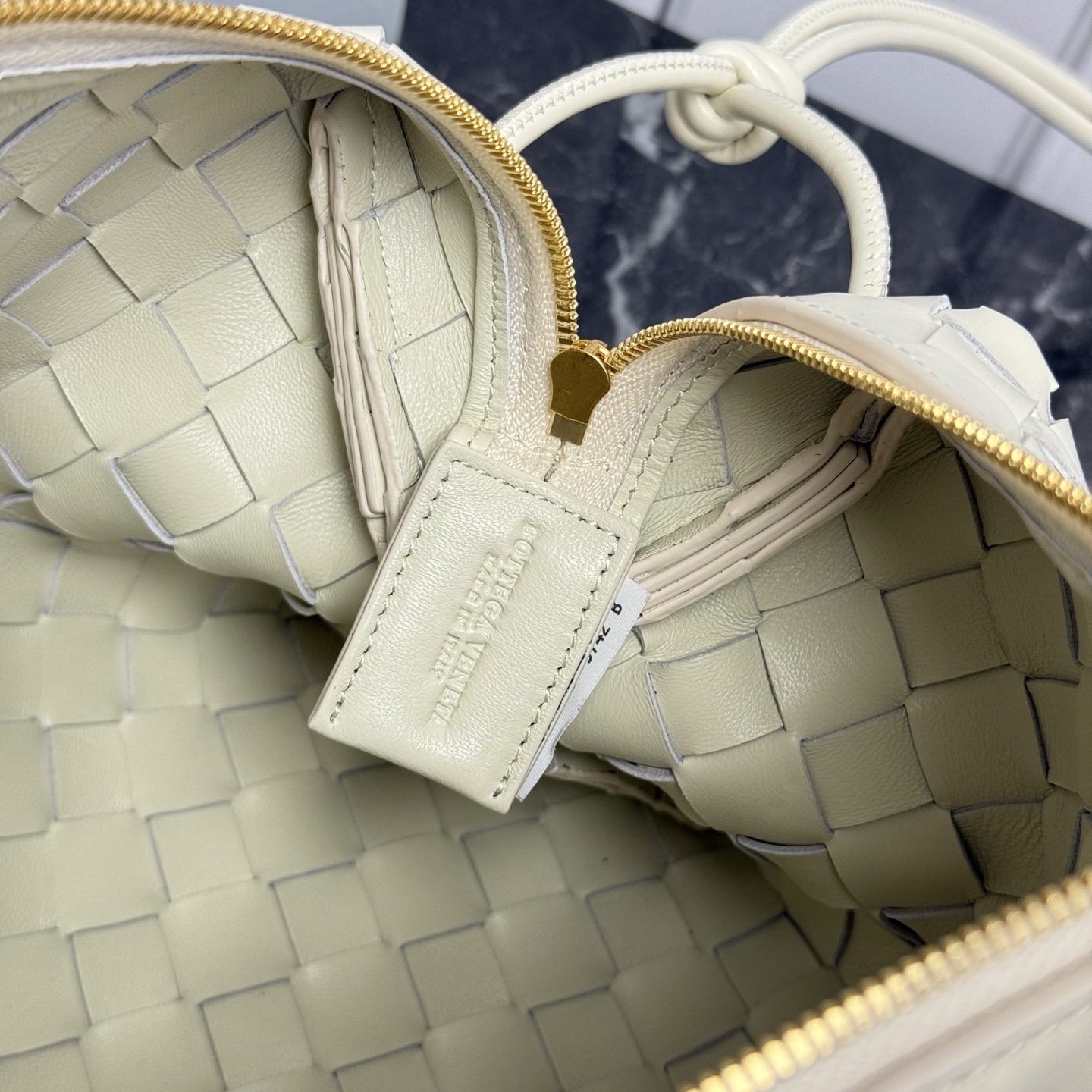 Bottega Veneta Style White Leather Bag style reference detail image 6 from source 771832