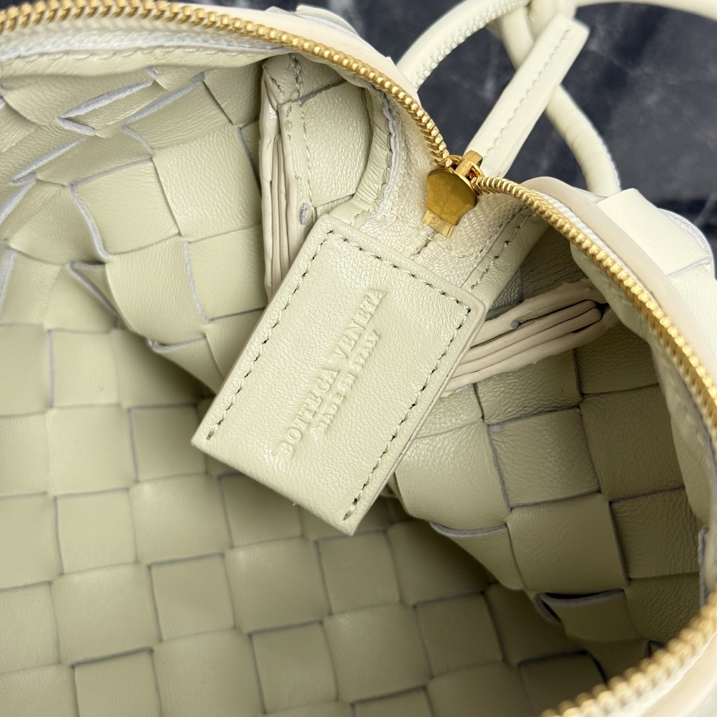 Bottega Veneta Style White Leather Bag style reference detail image 6 from source 771842