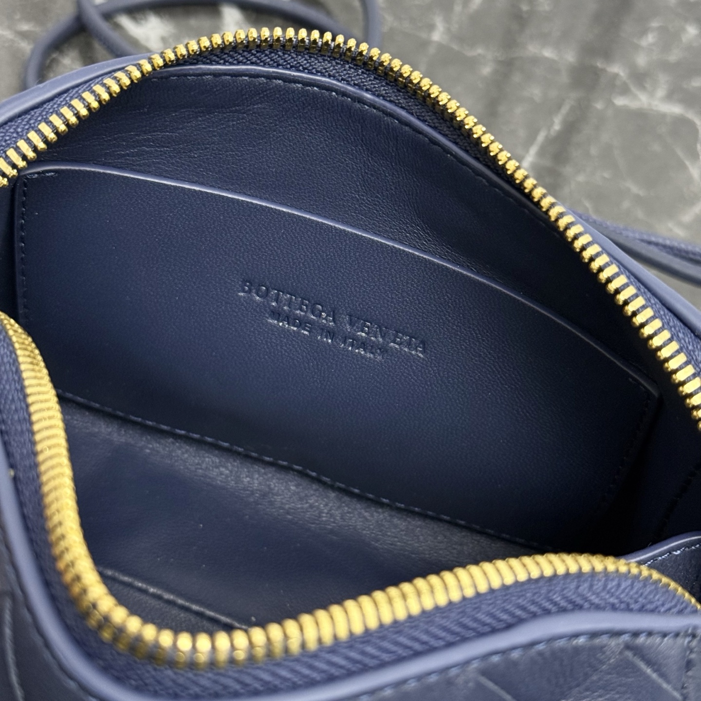 Bottega Veneta Style Blue Crossbody Bag style reference detail image 6 from source 771797