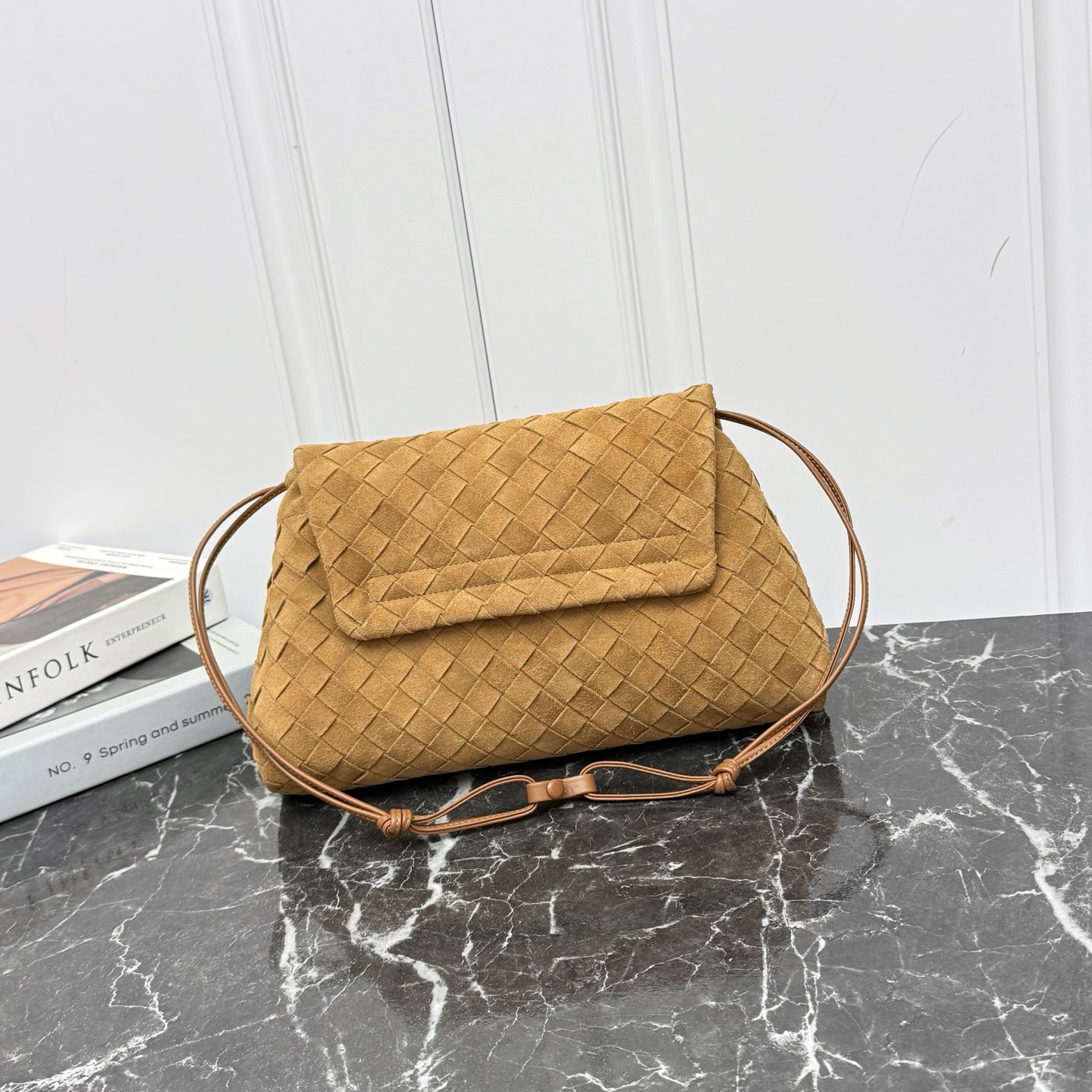 Bottega Veneta Style Crossbody Bag style reference detail image 3 from source 771821